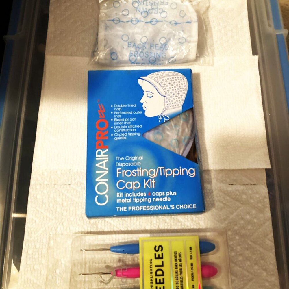 ITEM NO. 27: Hair highlighting & frosting caps (5) & tipping needles (4). New.